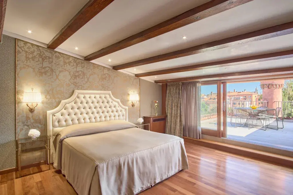 Rooftop Double Junior Suite (full double bed)