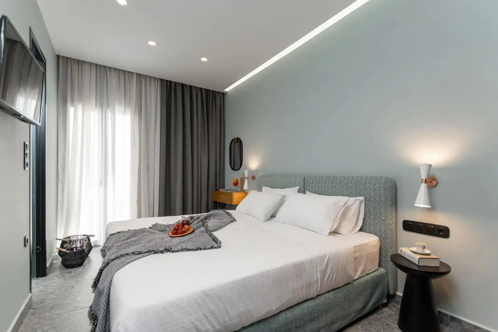 Deluxe Double room with balcony (full double bed)