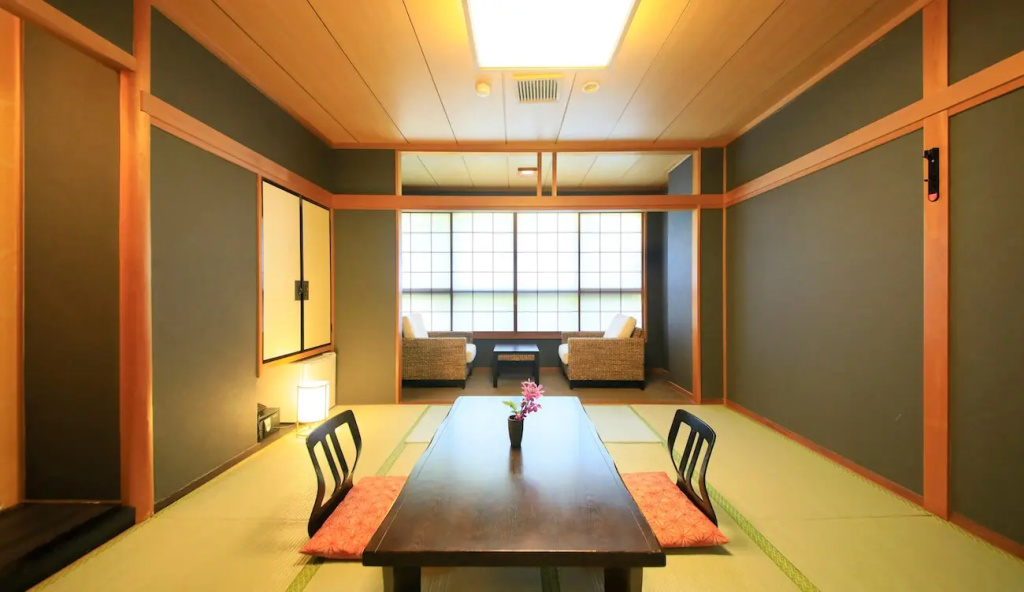 Japanese-style (8 Tatami Mats) room