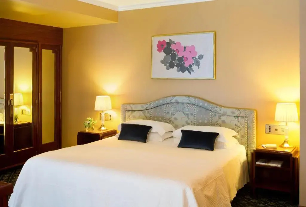 Double Suite (full double bed)