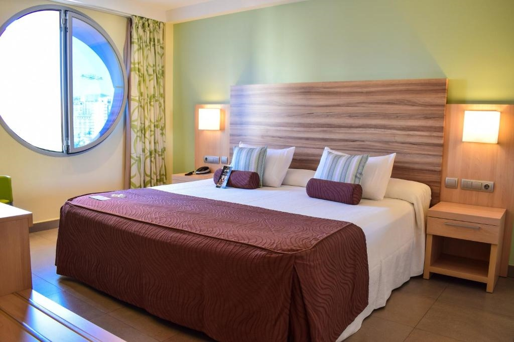 Standard Double room with balcony (full double bed)