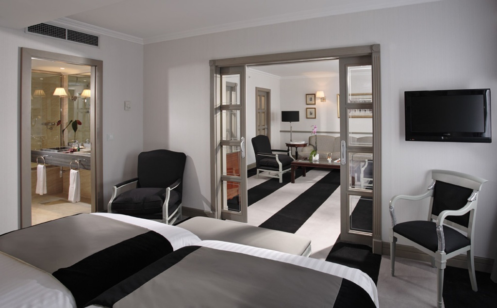Grand Level Double Suite (full double bed)