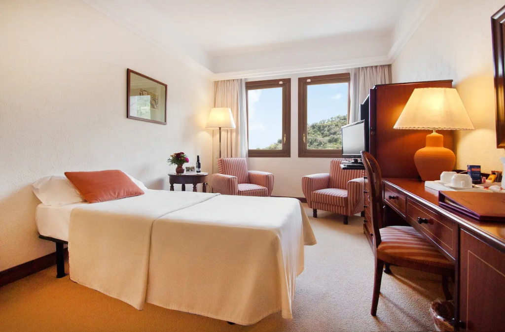 Classic Triple room