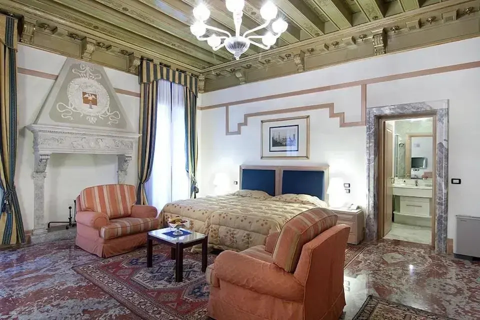 Foscari Suite with canal view