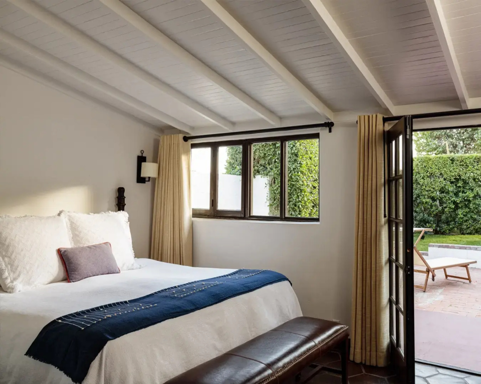 Premium Double room (full double bed)