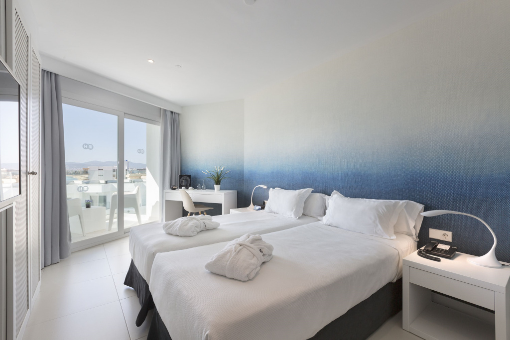 Premium Double room with lateral sea view (twin beds)