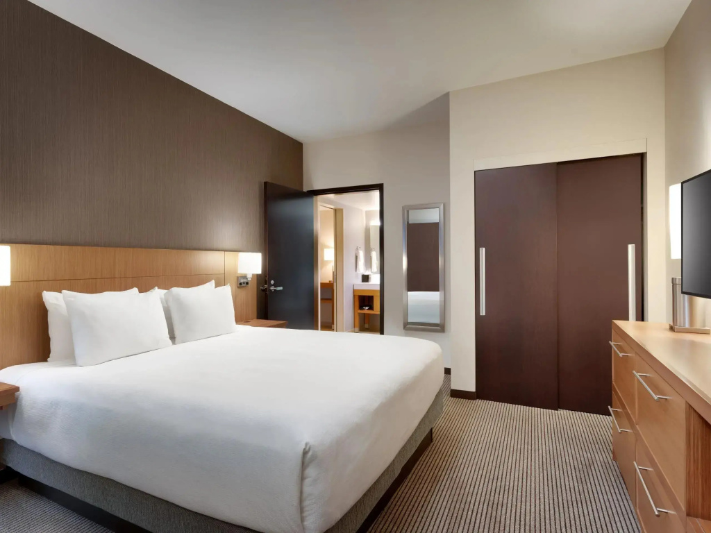 1 Bedroom Double Suite (full double bed)