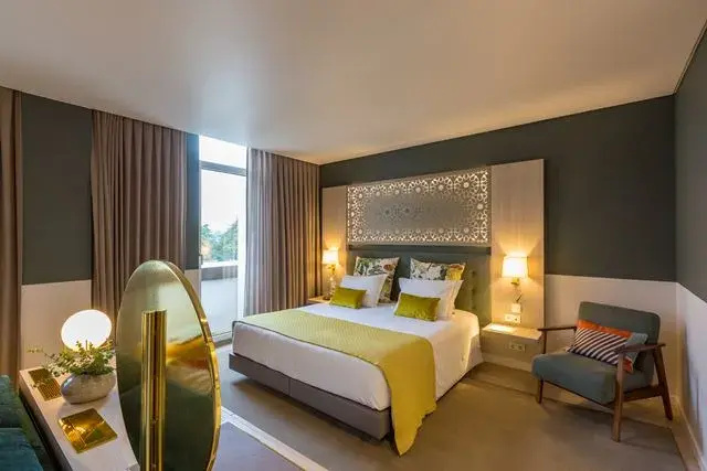 Junior Suite with Sanctuary view