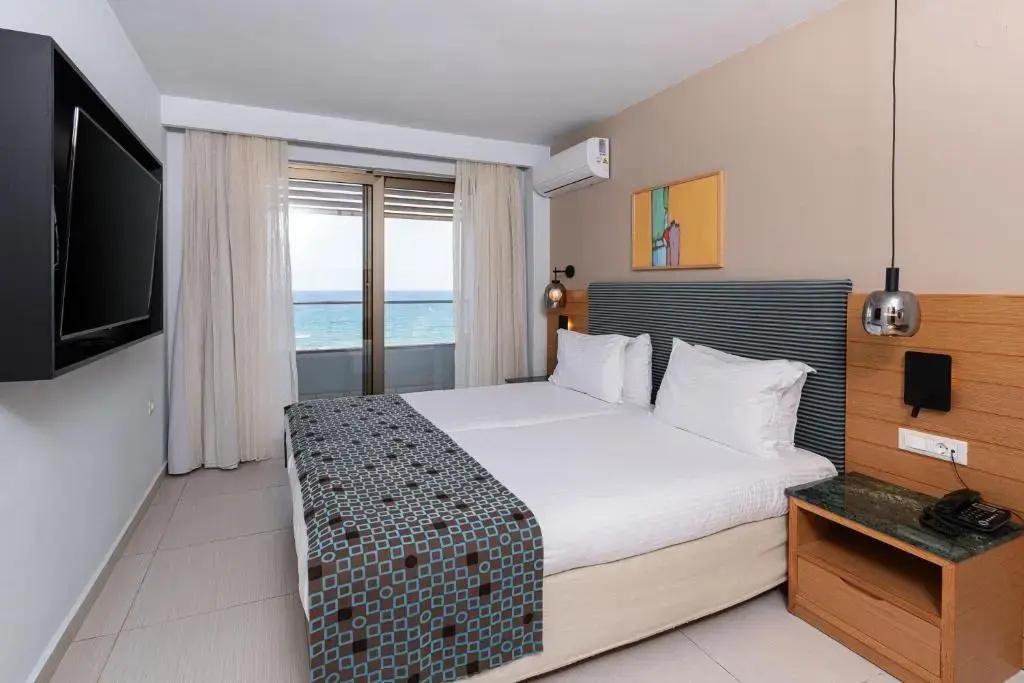 Double Junior Suite with sea view (full double bed)