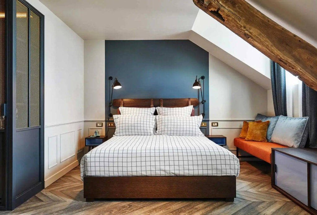 Roomy Double room (full double bed)
