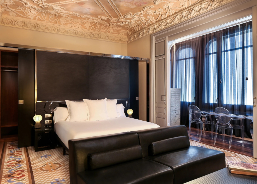 Double Suite (full double bed)