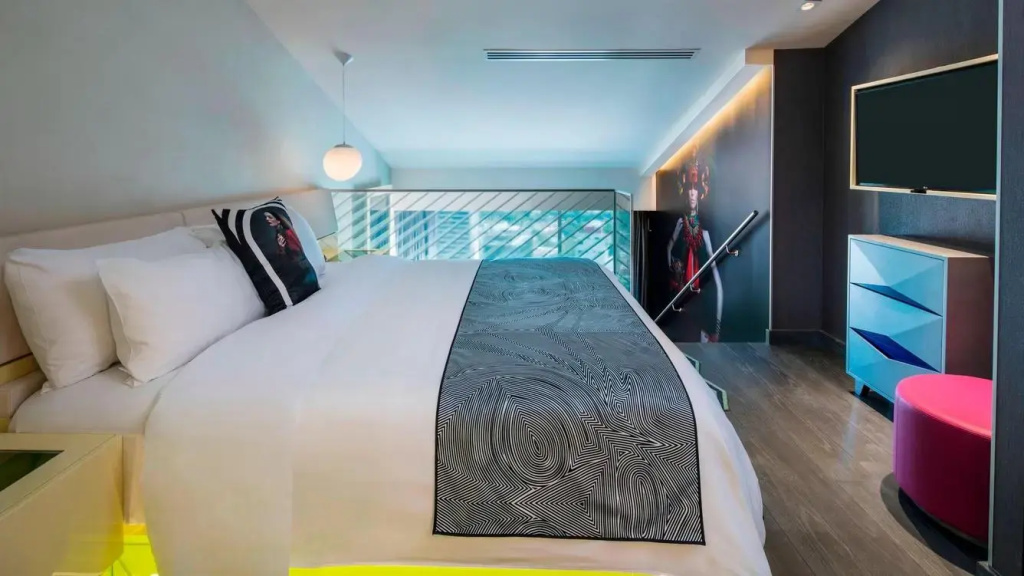 1 Bedroom Marvelous Double Bi-Level Suite with balcony and with city view (full double bed)