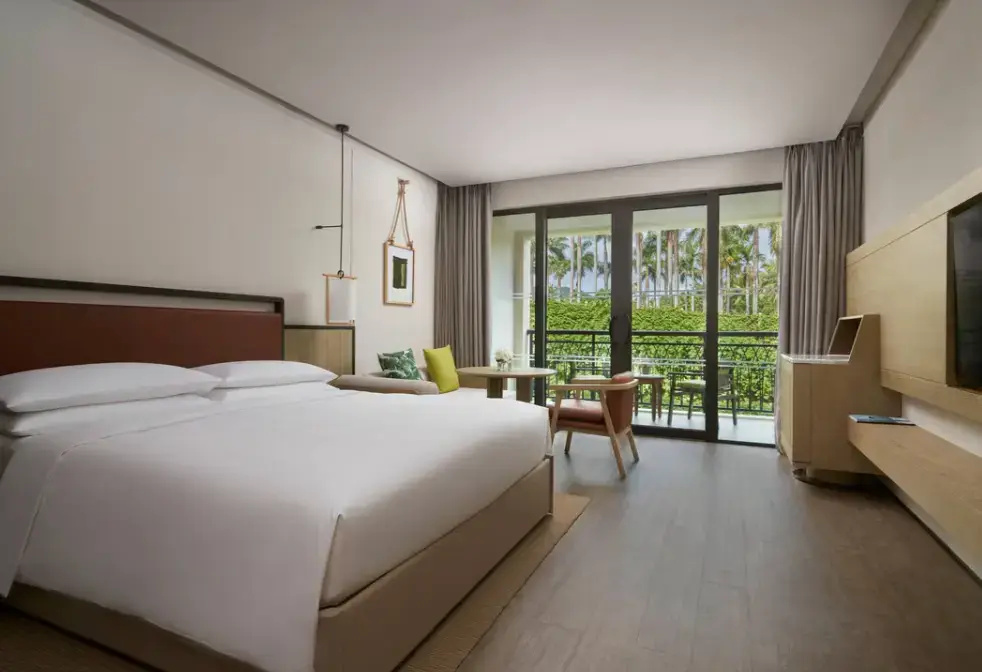 Deluxe Double room with balcony and Limited View (full double bed)