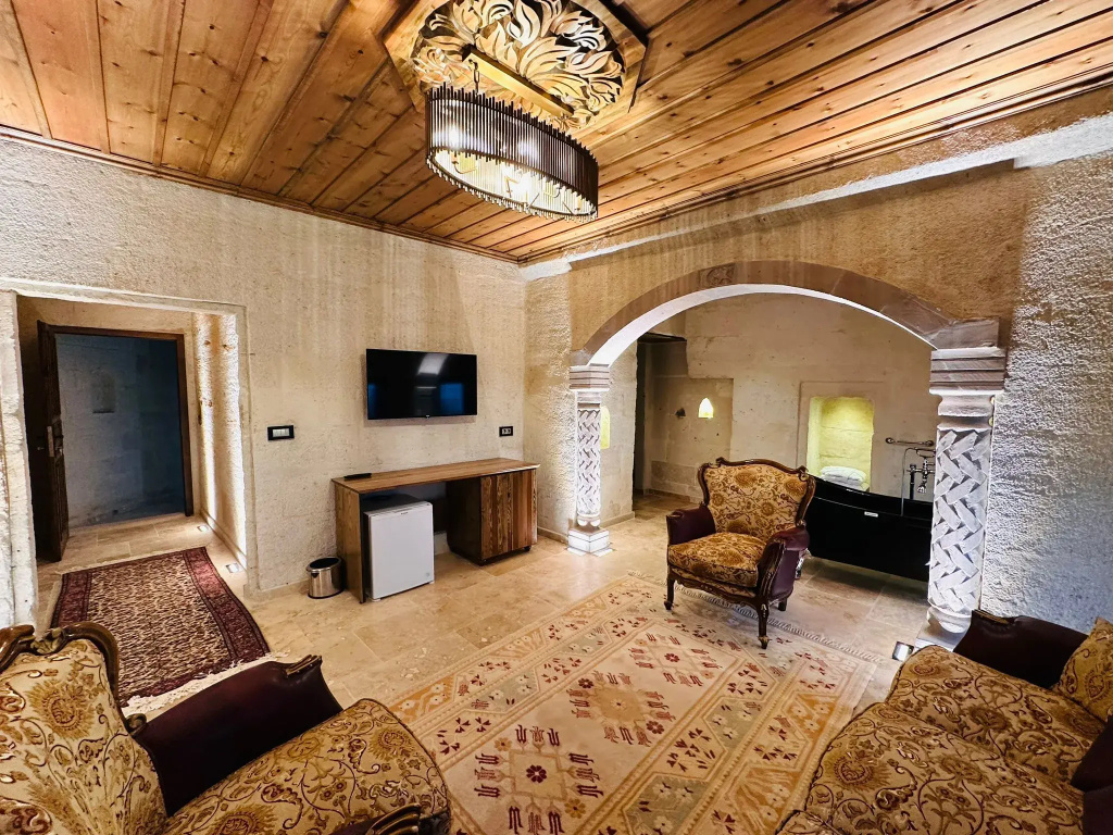 Hira Cave Hotel