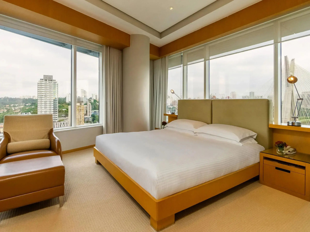 Grand Double Suite with view full double bed