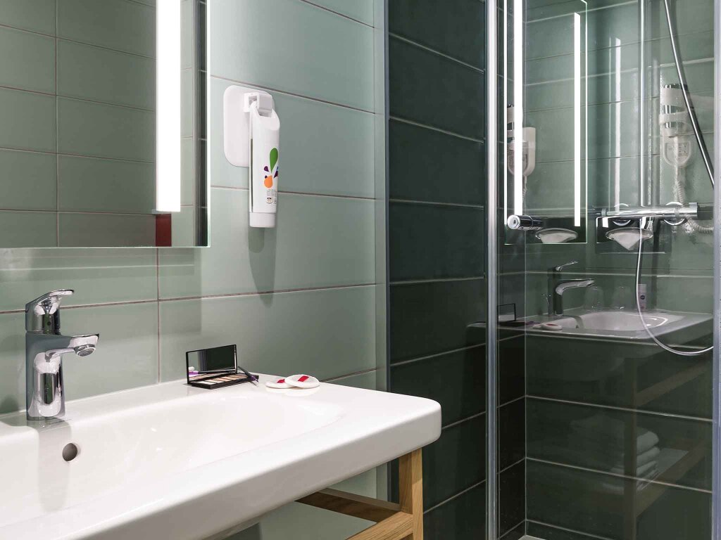 Четырёхместный семейный номер Connecting в ibis Styles Paris Gare Saint Lazare