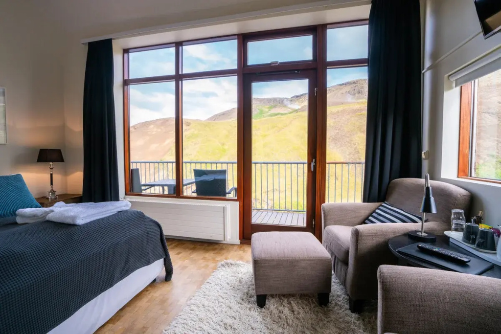 Standard Double room with river view (full double bed)