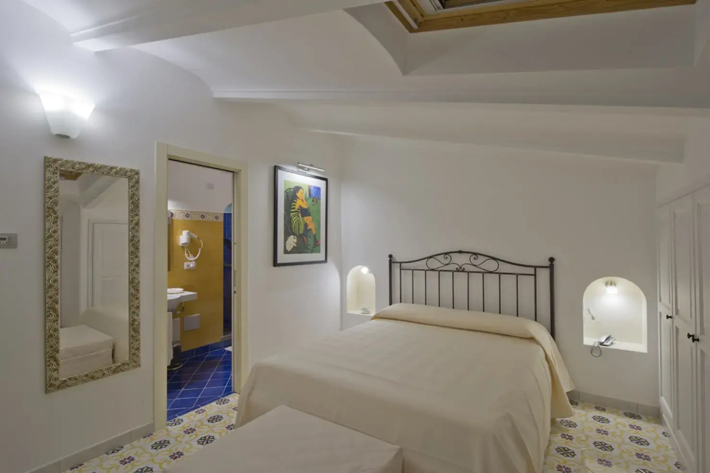 The Artist Double room (full double bed)