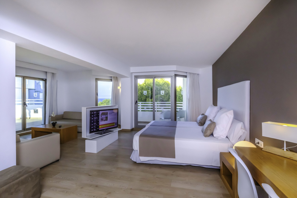 Premium Double Junior Suite with partial sea view (twin beds)