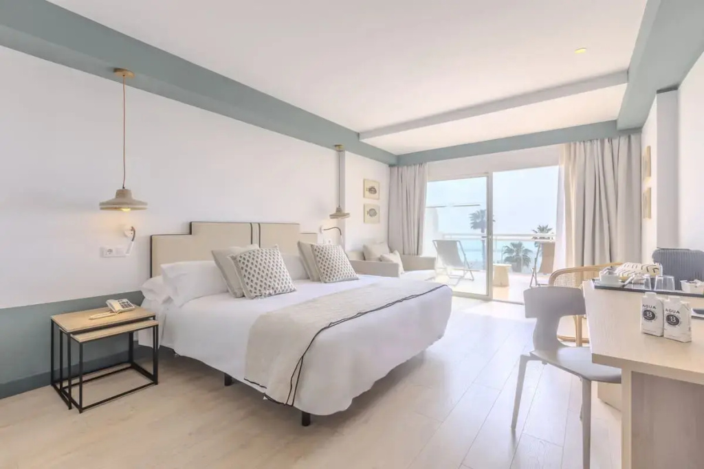 Triple room with sea view