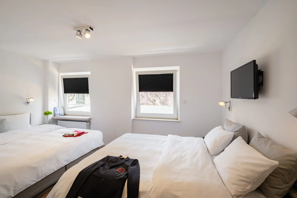 Superior Double room with courtyard view (full double bed)