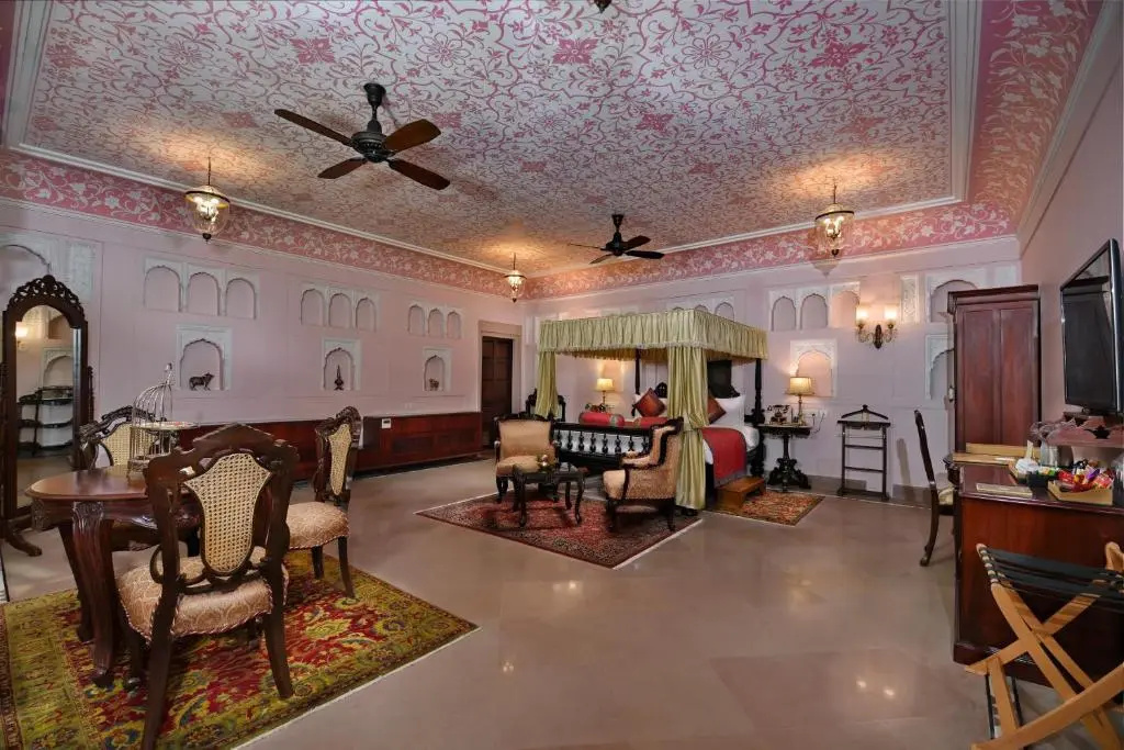 Maharaja Double Suite full double bed