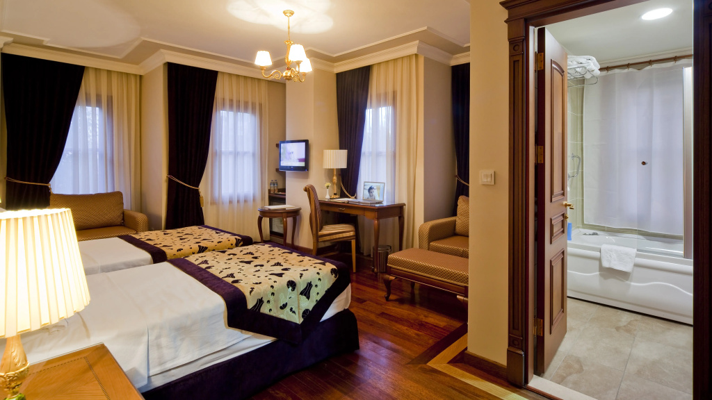 Четырёхместный люкс Connected в Отель GLK Premier The Home Suites & Spa