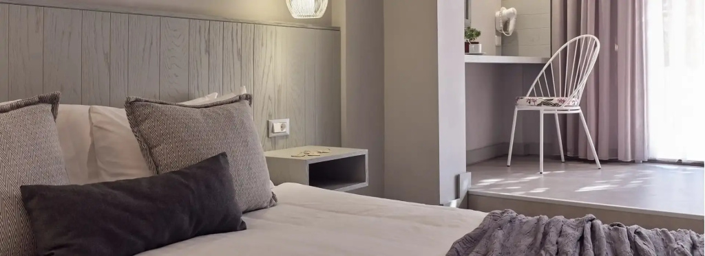 Superior Swim Up Double room (full double bed)