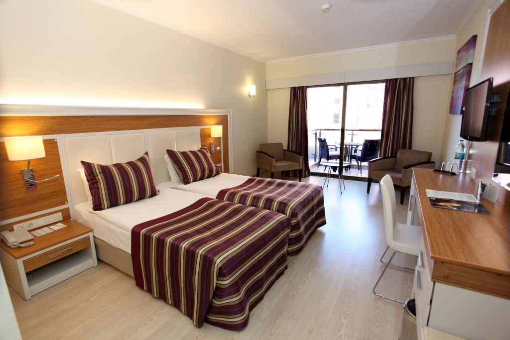 Standard room with partial sea view
