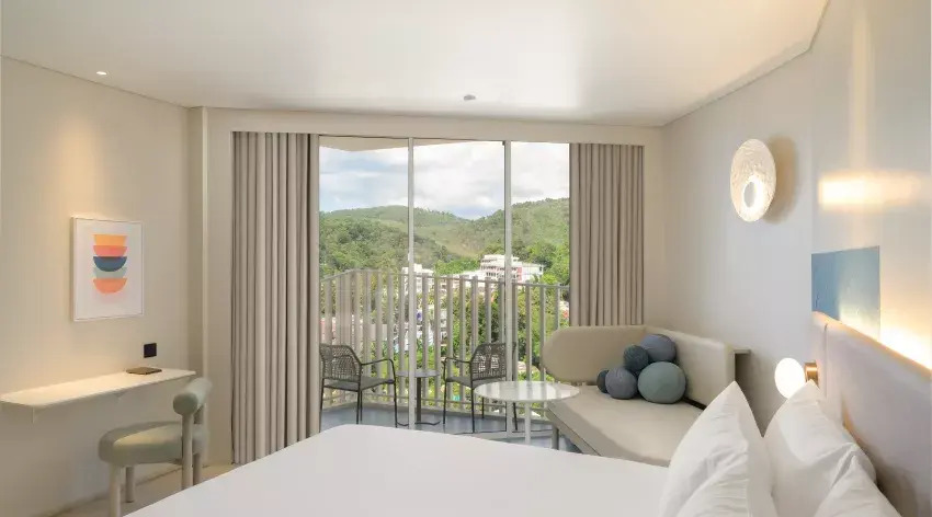 Номер Superior с видом на город в Centara Karon Resort Phuket