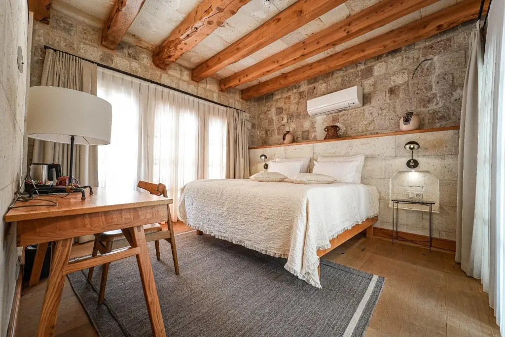 Stone Double Suite (full double bed)