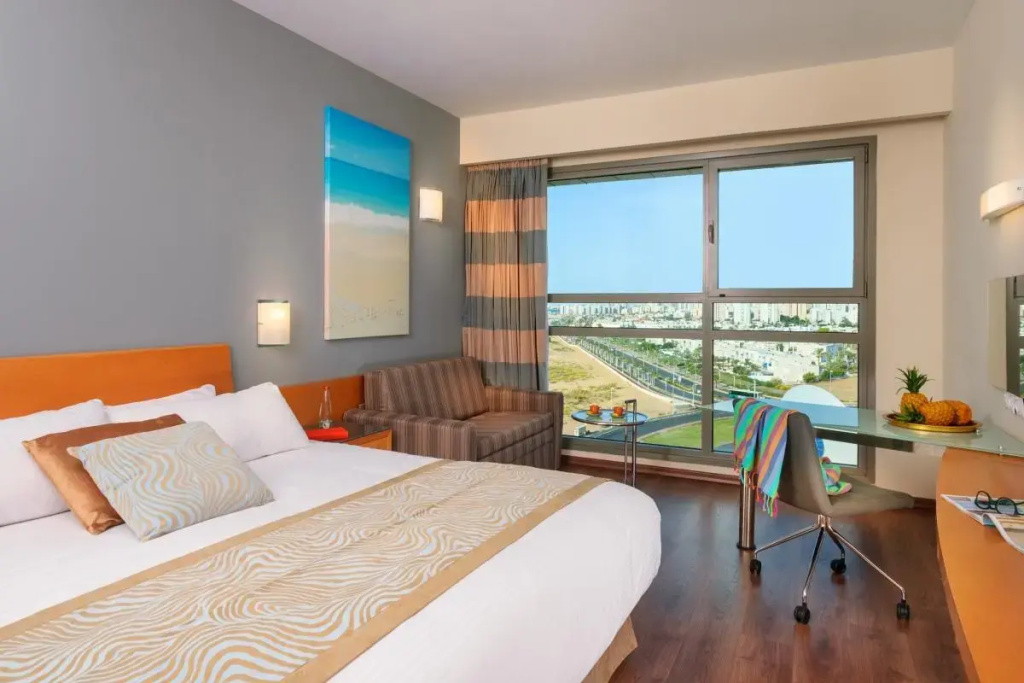 High Floor Executive Double room (full double bed)