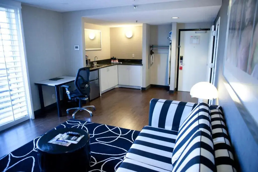 Ramada Plaza by Wyndham West Hollywood Hotel & Suites - Chambres