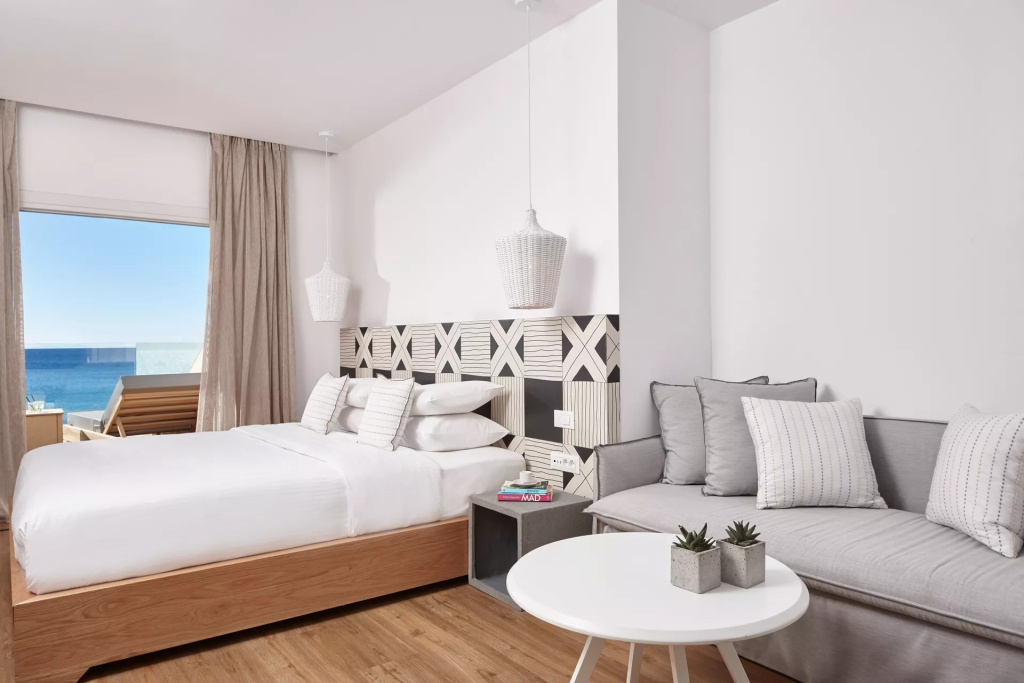 Deluxe Double room with sea view (full double bed)