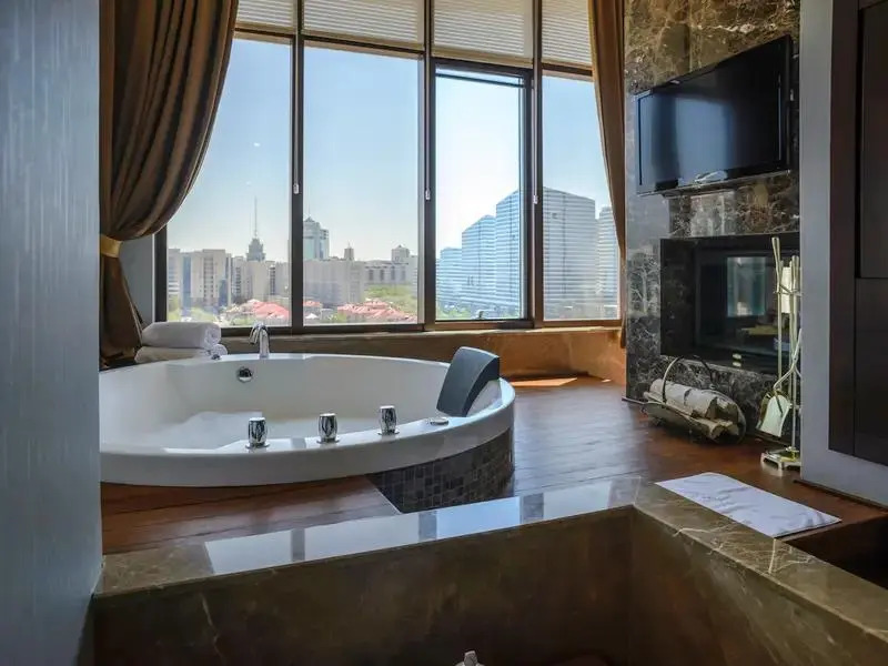 Двухместный люкс Premium двуспальная кровать в Rixos President Astana