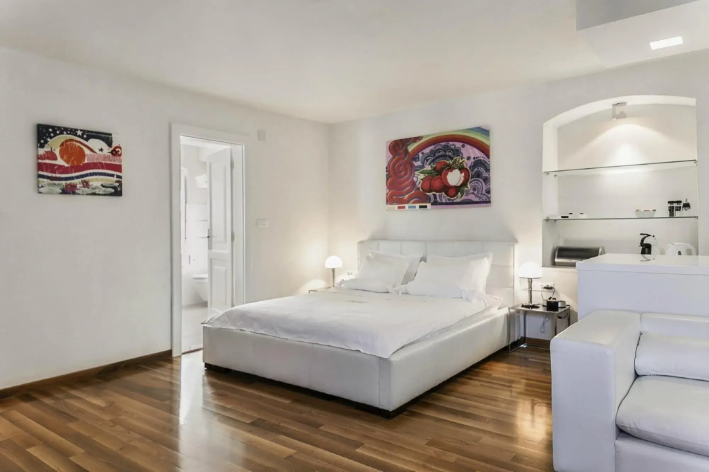Deluxe Double Studio with balcony (full double bed)
