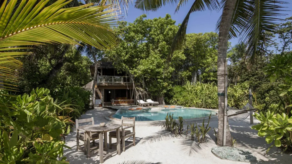 Люкс with Pool Crusoe в Soneva Fushi
