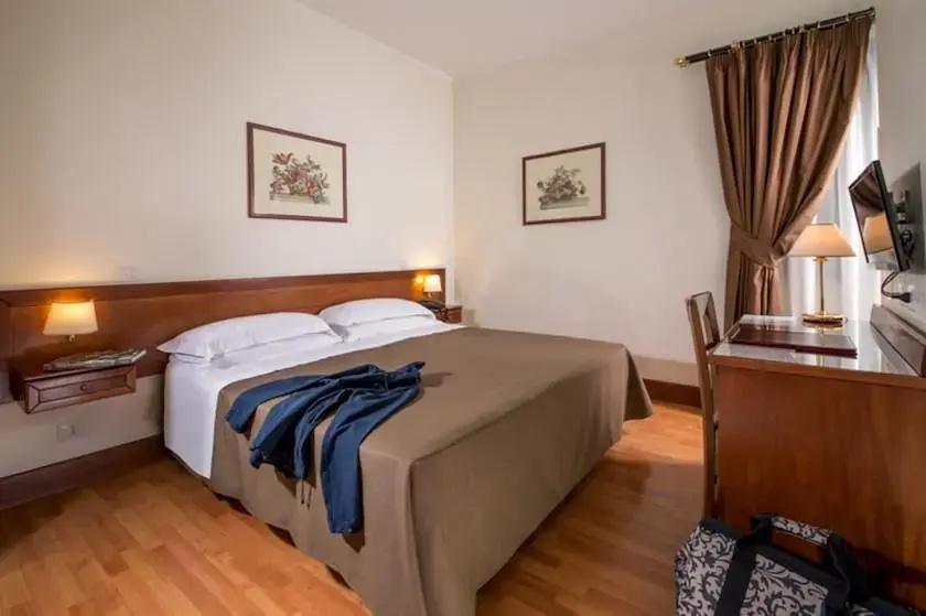 Classic Double room (full double bed)