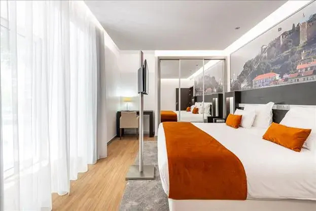 Double Diplomatic Suite (full double bed)
