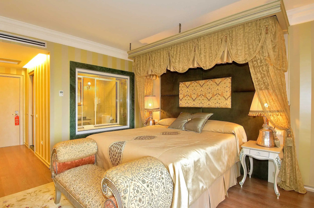Double Junior Suite with mountain view (full double bed)