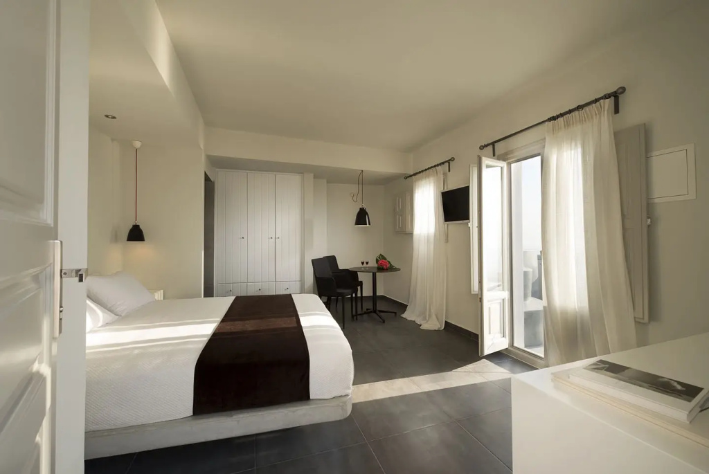 Deluxe Double Suite (full double bed)