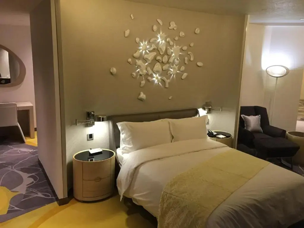 Cosmic Double Suite (full double bed)