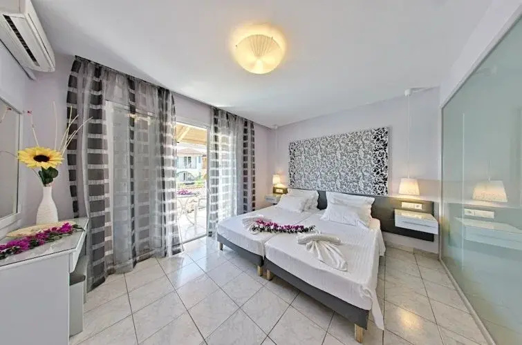 Classic Double room (full double bed)