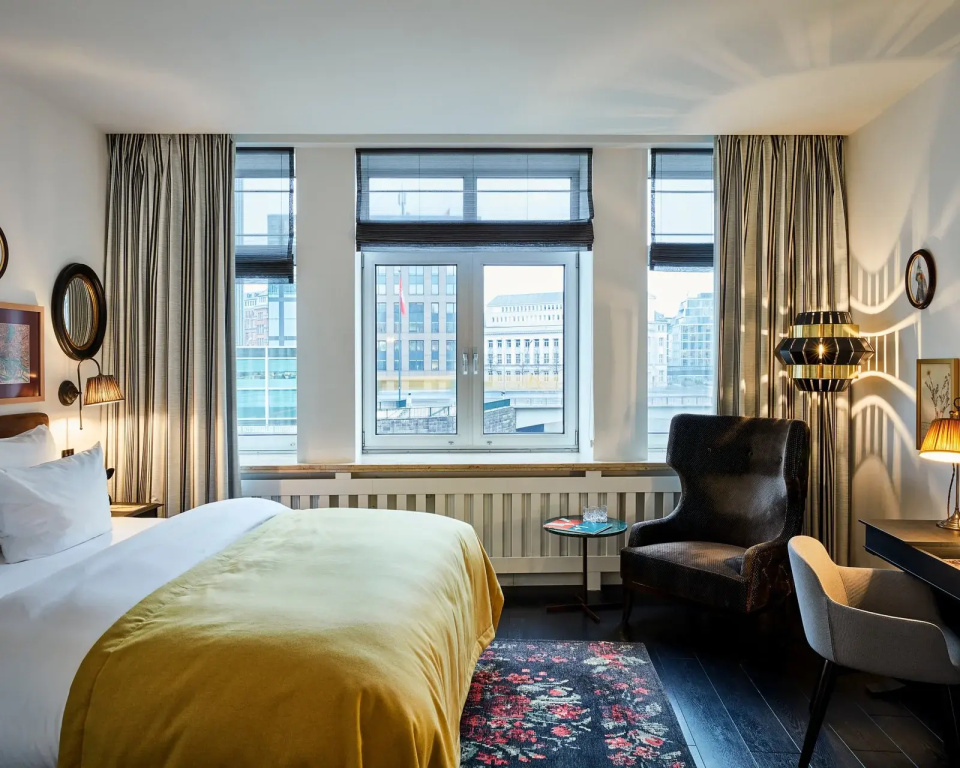 Sir Deluxe Canal View Double room (full double bed)