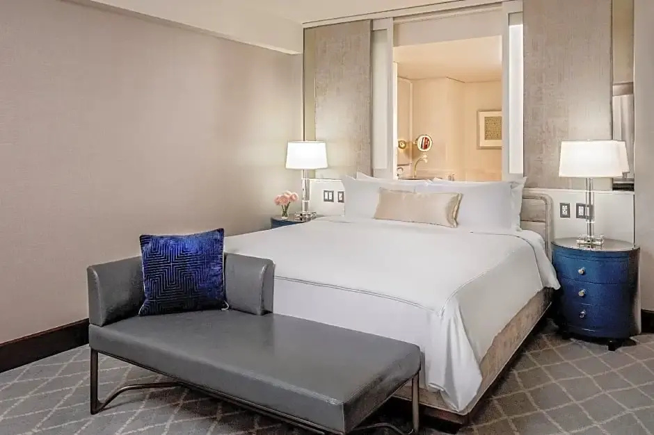 Double Junior Suite with Fort Point Channel View full double bed