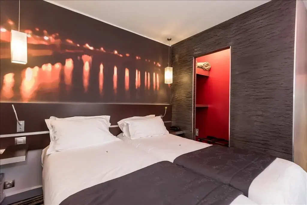 Номер 2 Adjoining в Hotel Lumières Montmartre Paris