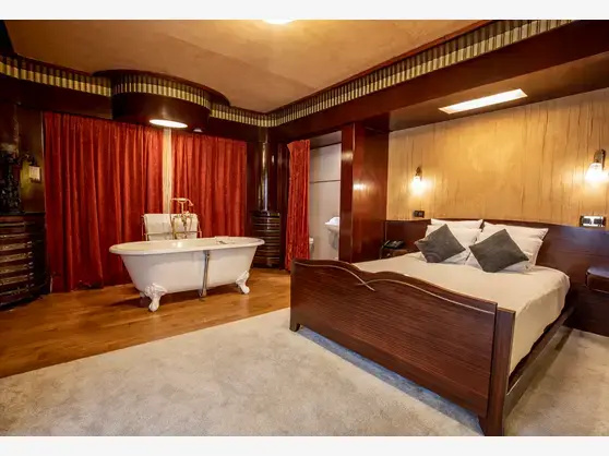 Deluxe Art Deco Double room (full double bed)