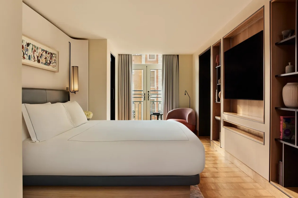 Deluxe Park Double Suite (full double bed)