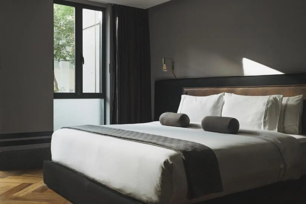 Executive Double Suite (full double bed)