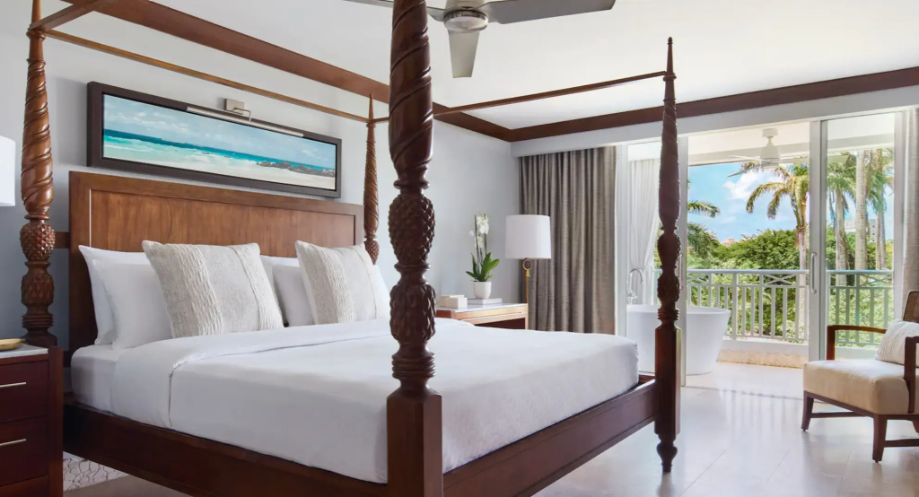 Crystal Lagoon Luxury Honeymoon Club Double Suite with balcony (full double bed)